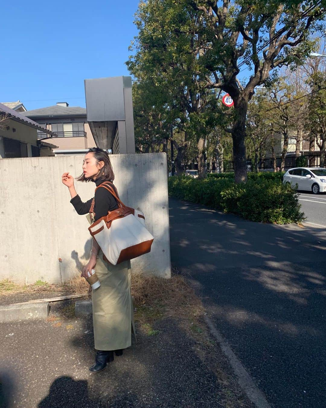 長屋なぎささんのインスタグラム写真 - (長屋なぎさInstagram)「トミカショップ→水族館。 ずっと家族3人で水族館行きたかったから嬉しすぎた昨日🥺  ご飯会もあったので1日中家族で過ごせたいい日♡  昨日は朝から夜までずっと外出だったのでNewlifeBagは大きいサイズ。大きいサイズをクタッと持つのも好きなんだな♡」1月14日 7時31分 - nagisanagaya