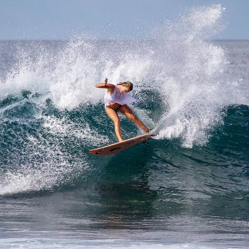 Bethany Hamiltonのインスタグラム：「Craving some flair time 🏄🏼‍♀️💥😃 @unstoppablethefilm @ripcurl_women @cobianfootwear @lieberfilms 📽」
