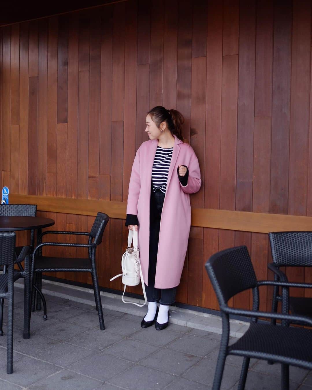 Keikooooooのインスタグラム：「コーデ💗🖤 最近ピンク率高め😆 今日は寒かった❄️ . coat @myine_my  cardigan @blanc_official.jp  border tops @deuxiemeclasse #deuxiemeclasse  denim @gu_global @gu_for_all_  shoes @zara #zara bag @ohgaofficial #ohga」