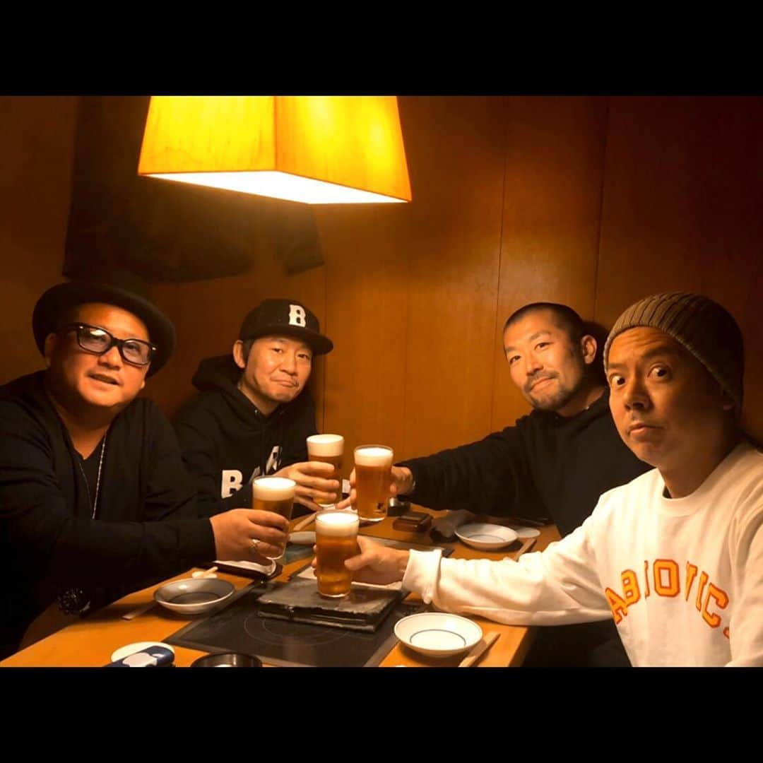 大蔵さんのインスタグラム写真 - (大蔵Instagram)「先日は2020初全体ミーティング&新年会。 今年のケツメイシもドゾヨロシック🤙🏽 1枚目は、おでん屋さんで初カンパイ🍢 2枚目は、米本マネ、ガーサスですw . Our team had a meeting. Please look forward to us this year. . #ケツメイシ #KTM #大蔵 #daizo #新年会 #乾杯 #🍻 #仲間 #皆さんのカラオケの選曲のセンスよw #ワタクシ安定の松山千春先生 #改めて選曲して次回は何歌いましょうね🤔」1月14日 18時04分 - ketsume_daizo