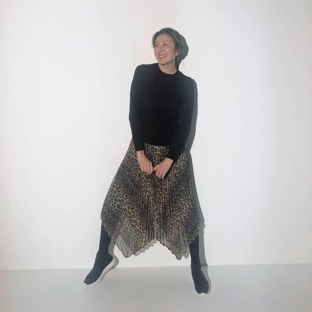 RIKACOさんのインスタグラム写真 - (RIKACOInstagram)「☆ 今日は撮影してましたー これは私服❤️ てかいつも私服 😊 自分でスタイリストもやってますー😊💋 #ファッションコーデ  #撮影 #rikaco_fashion  #ショートヘア  #❤️」1月14日 18時11分 - rikaco_official