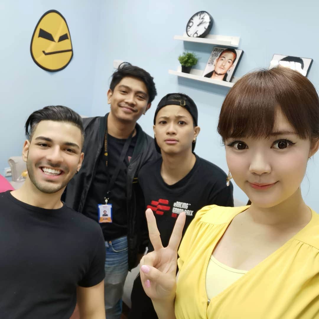 YingTzeさんのインスタグラム写真 - (YingTzeInstagram)「Today filming Chinese New Year content with @egg_network! 😂 ( my first time acting very nervous) Stay tuned for more entertaining content from Egg Network! _ Thank you @farazshababi @lekzaiii @fdotlan that was the quickest video shoot I had ever 😂 #blessed #eggnetwork #facebookgamingcreators」1月14日 18時45分 - yingtze