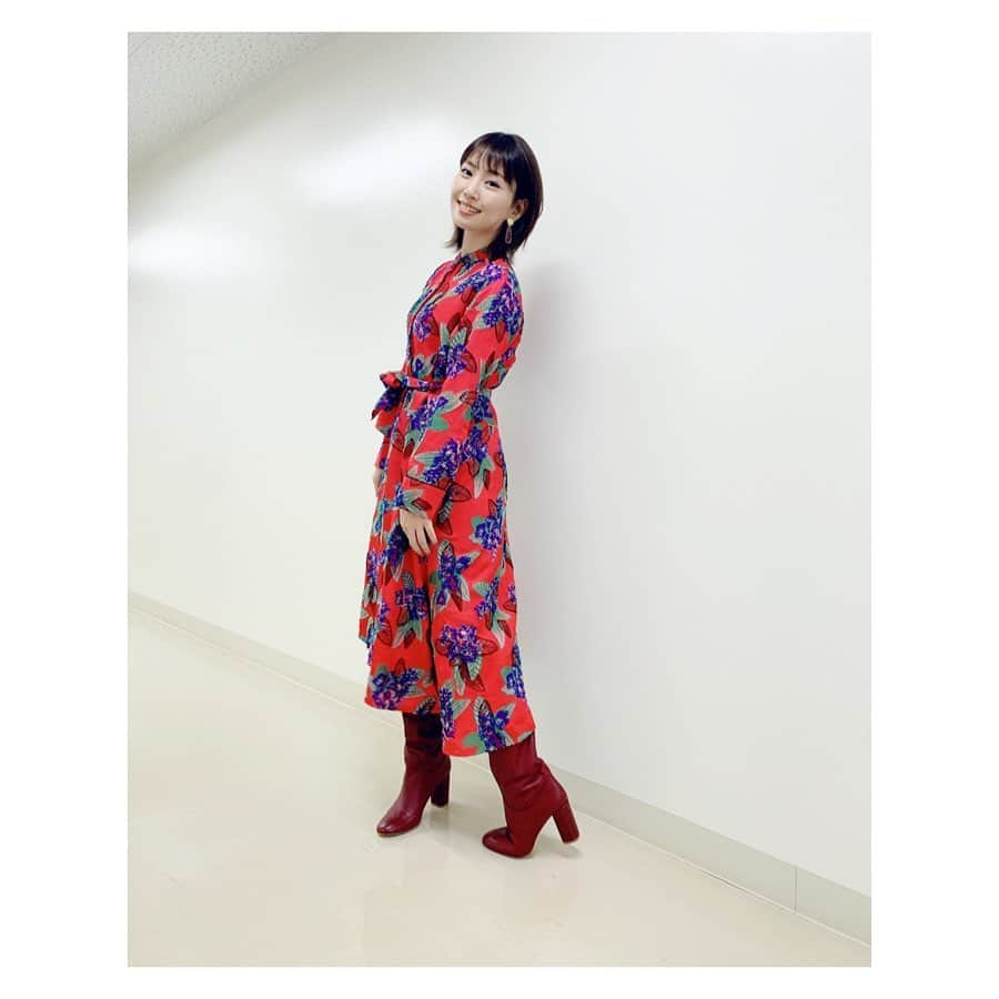 増田有華さんのインスタグラム写真 - (増田有華Instagram)「＊ 若松に！楽しかった🥳 今回は真っ赤🌹 どんなステージか知らずに出ていくといつも広すぎて驚く。笑 温かく迎えていただき、感謝です。  ワンピース @rpko_official ピアス @stellarhollywood  靴 @zara ・ ・ ・ #衣装 #私服 #ファッション #skirt #shoes #necklace #style #styling #fashion #fashionista #fashionblogger #smile #cute #beautiful #japan #japanesegirl #japanese」1月14日 18時45分 - masuyuka_official