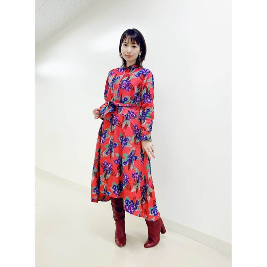 増田有華さんのインスタグラム写真 - (増田有華Instagram)「＊ 若松に！楽しかった🥳 今回は真っ赤🌹 どんなステージか知らずに出ていくといつも広すぎて驚く。笑 温かく迎えていただき、感謝です。  ワンピース @rpko_official ピアス @stellarhollywood  靴 @zara ・ ・ ・ #衣装 #私服 #ファッション #skirt #shoes #necklace #style #styling #fashion #fashionista #fashionblogger #smile #cute #beautiful #japan #japanesegirl #japanese」1月14日 18時45分 - masuyuka_official