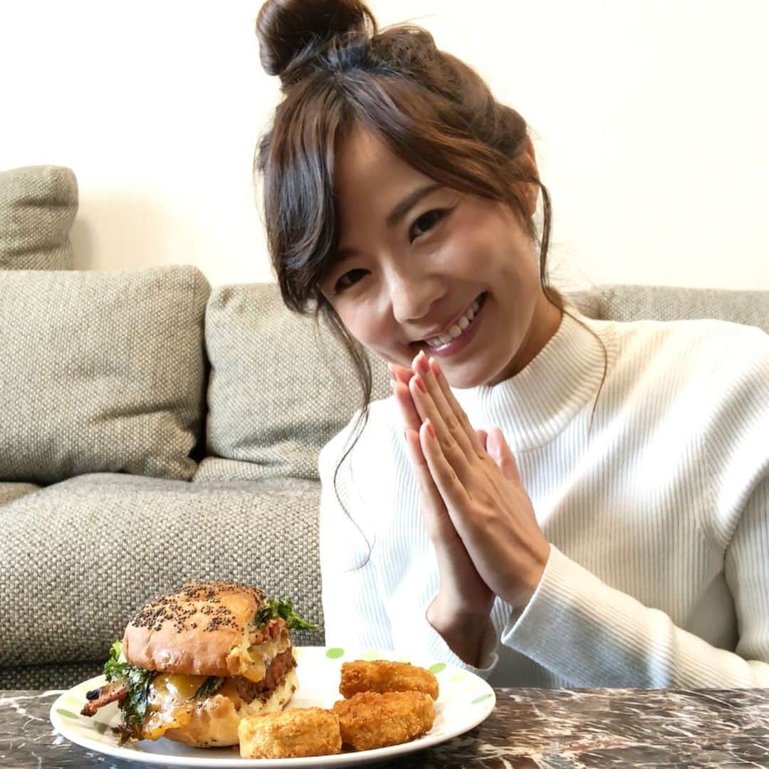のインスタグラム：「☺︎ 改善せんとあかんポイント 第1位はダントツで食生活！！！ シミや肌劣化、くすみの原因も糖質の取りすぎが関係しているんだとか。。 わかっちゃいるけどなかなかにできひんのよね。。。 なので私はカスタマイズサプリで対応しています！ @fujimi_official さんでは WEBで肌診断をして自分にあったサプリを届けてくれます^ ^ 私の肌には ・コラーゲン ・プラセンタ ・ビタミンACE ・ビタミンB ・フィッシュコラーゲン この5種のサプリがいいそうで 何気に1年前から続けてます！ 1回分をまとめて個包装してあるので手間が省けるし、持ち運びも便利！！ 好きなものを好きなだけな偏りすぎ食習慣からの脱出も心がけながらサプリで上手に素肌の底上げ頑張ります^ ^ * #PR #アラサー #アラフォー #美肌ケア #美容 #美容マニア になります！ #大人モテ #美容系商材お試し隊  #サプリ #素肌の底上げ」