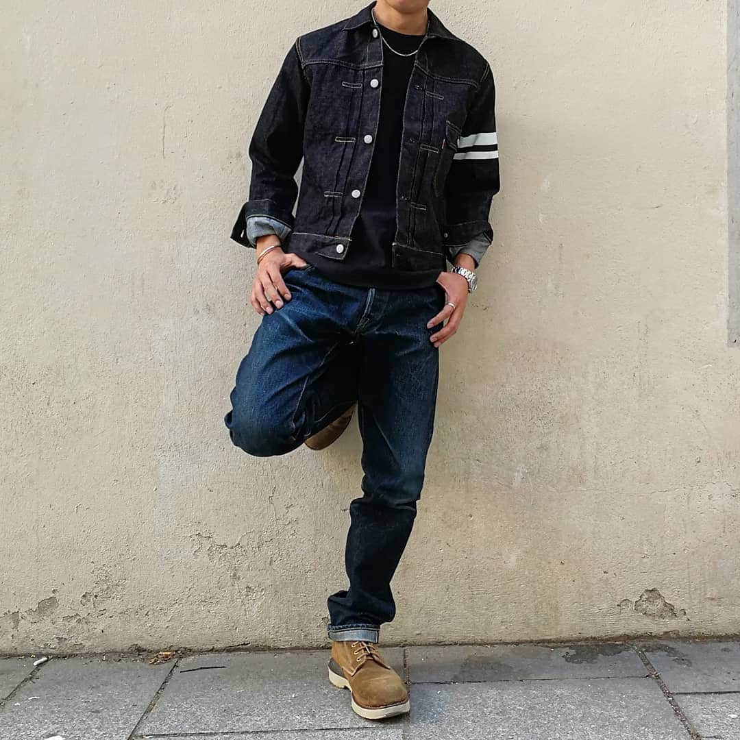 momotarojeansのインスタグラム：「Jacket: 1105SP TYPE 1st Jacket Jeans: 1years  #kojima #kurashiki #okayama #jeans #denim #denimday #denimporn #denimhead #selvedge #selvage #selvedgedenim #selvedgeforum #denimevolution #selvedgemurah #unionspecial #goingtobattle #madeinjapan #japanesedenim #fading #naturalfading #madebyhand #madeinjapan #jeanslife #vintagejeans #fade #selvedge #mensweardaily」