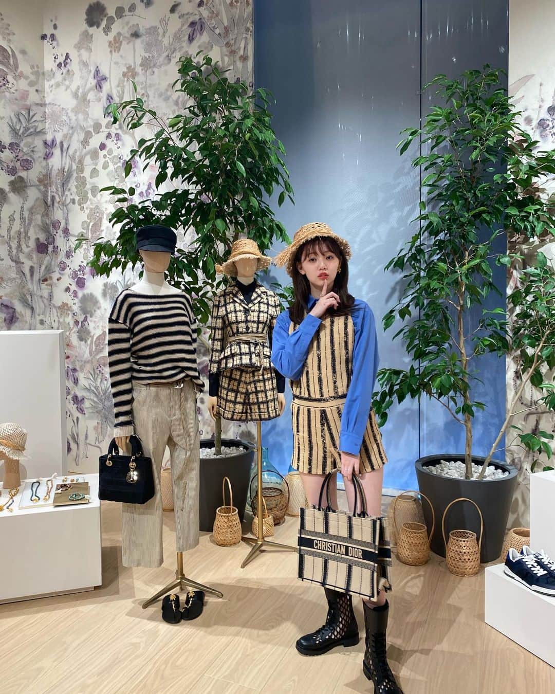 江野沢愛美さんのインスタグラム写真 - (江野沢愛美Instagram)「Diorの展示会で 新作のお洋服着させてもらいました！ 写真たくさん撮ってもらったのでたくさん載せてもいいかな？☺︎」1月14日 19時10分 - enosawa_manami