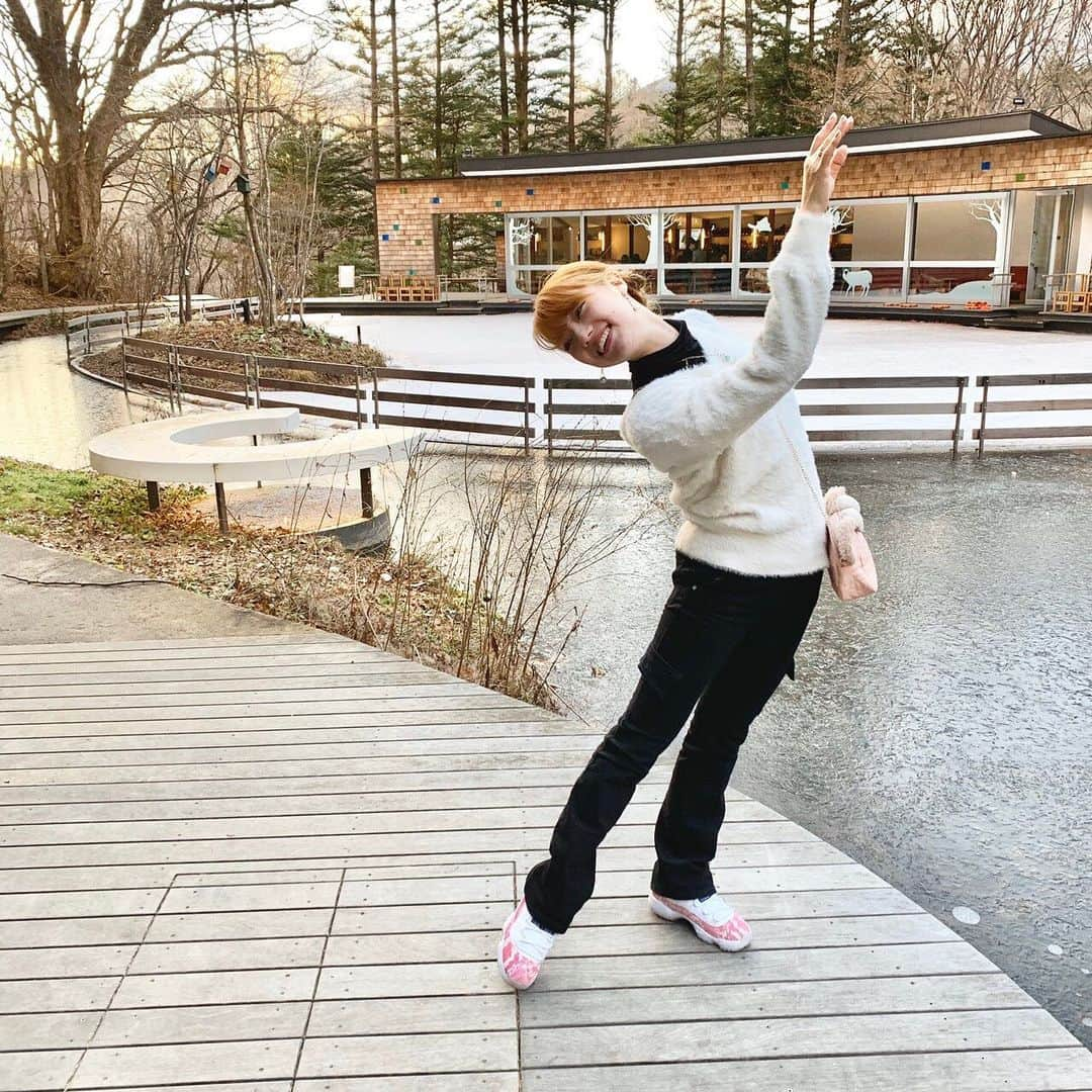 愛水せれ奈さんのインスタグラム写真 - (愛水せれ奈Instagram)「最近投稿しておりましたスケート⛸をさせていただきましたリンク✨　自然の香りを感じながら滑ることが出来る最高に素敵な空間でした😄🌟 是非また滑りに行きたいです💓 . . #軽井沢 #中軽井沢 #ケラ池スケートリンク #軽井沢星野エリア #星野リゾート #ハルニレテラス #愛水せれ奈」1月14日 10時31分 - airi.aaari.aimi