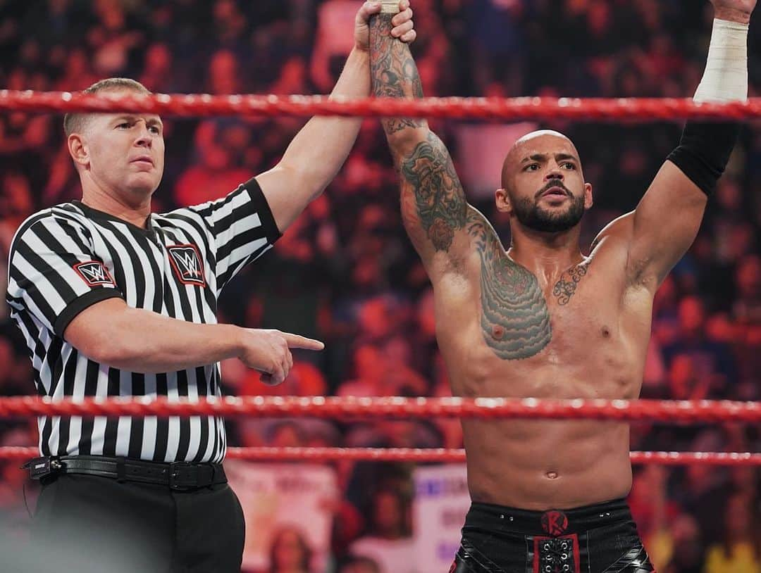 WWEさんのインスタグラム写真 - (WWEInstagram)「@kingricochet went out tonight and showed the #WWEUniverse that he has something to prove. Will it be at #RoyalRumble?」1月14日 10時48分 - wwe