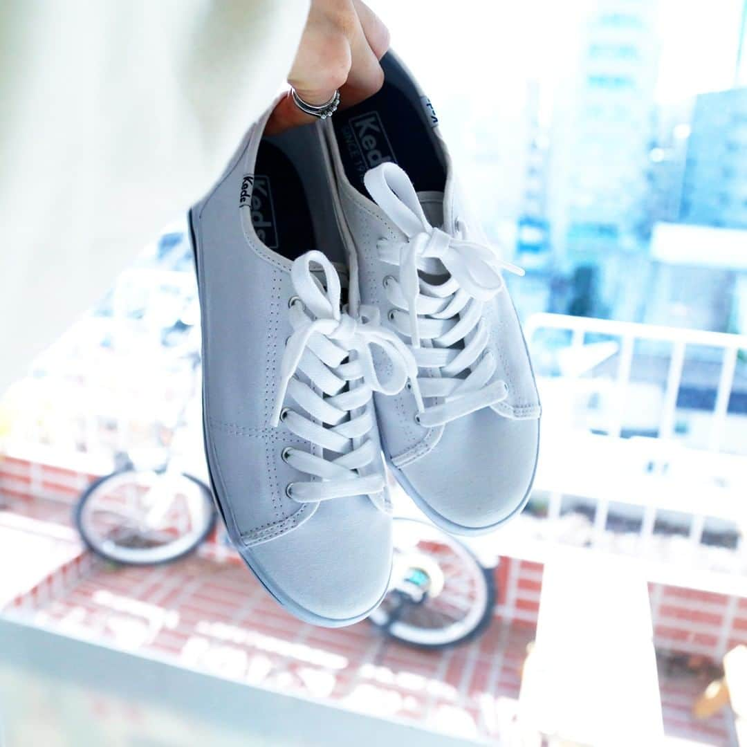 Keds Japanのインスタグラム：「Keds KICKSTART SEASONAL SOLID⁠ White / ¥4,900+tax⁠ ⁠ #Keds #ladiesfirst #kedsstyle #sneakers #whitesneakers #sneakerholics #kickstagram #sneakerlover #sneakergirl #casualoutfits #womanstyle #womanfashion #ootd #outfit #casualstyle ⁠ #monotone #monotonecode ⁠ #ケッズ #スニーカー #白スニーカー #カジュアルコーデ #カジュアルファッション #スニーカーコーデ #👟#🌞」