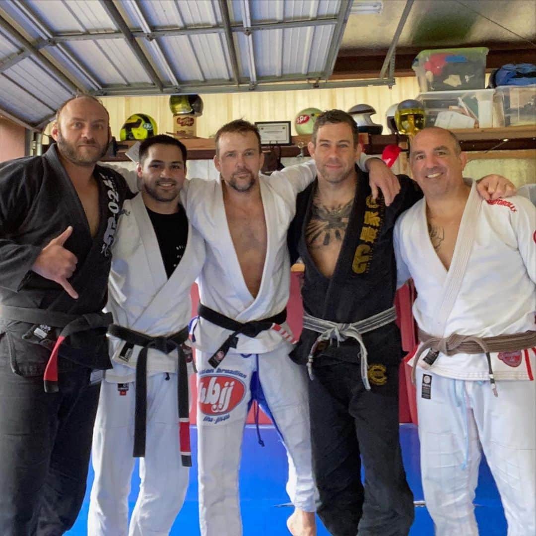 ショーン・パトリック・フラナリーのインスタグラム：「The Flanderosa had a black belt party today with these straight up savages... and absolute gentlemen. And it was a pleasure of pleasures... 🙏🏼 @jeffmessinabjj  @jeffmessinabjj @revjohnny @chuck_jack21 @c.rosariobjj ・・・ #Repost @jeffmessinabjj You meet the coolest people in jiujitsu and @spflanery is definitely one of them.  Great guy and awesome black belt.  Good to spend time with my brothers @chuck_jack21 @c.rosariobjj @revjohnny」