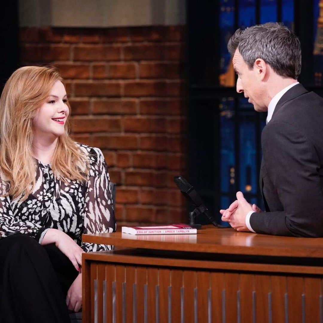 アンバー・タンブリンさんのインスタグラム写真 - (アンバー・タンブリンInstagram)「Just super casually posing against a door backstage at Late Night with Seth Meyers, as one does. ⁣ ⁣ Catch me tonight at 12:35/1135c on @nbc !  #EraOfIgnition ⁣ ⁣ Photo: ⁣ @liz.chancey ⁣ Hair: ⁣ @matthewmonzon ⁣ Face:⁣ @eeags ⁣ Clothes:⁣ @veronicabeard ⁣ Bling: ⁣ @kentshire ⁣ 😍😍😍😍😍😍⁣」1月14日 11時25分 - amberrosetamblyn