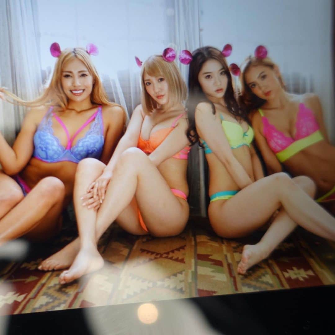 CYBERJAPAN Staffのインスタグラム：「本日、FLASH発売となりました‼️ 子年🐭にちなんで、みんなネズミになってます。 @cjd_junon @cjd_rio @cjd_kozue @cjd_karen が出演。 💋ちゅー顔とかもしてます、ネズミだけに。 本誌お買い上げの方には、応募券が付いてて、チェキ写真が当たる企画も❗️ 是非応募してみて下さい。✉️ .. #cyberjapan #サイバージャパン　#gravure #グラビア　#modeling」