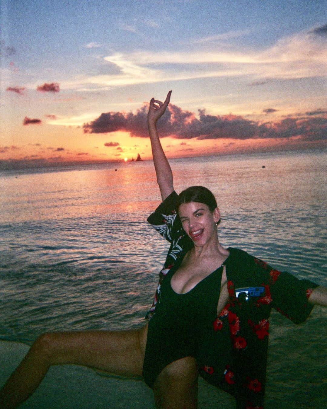 ソニア・ベン・アンマーのインスタグラム：「This year is already stressing me out so here’s a photo of me not stressed out because you’re supposed to pretend everything in your life is great online right?」