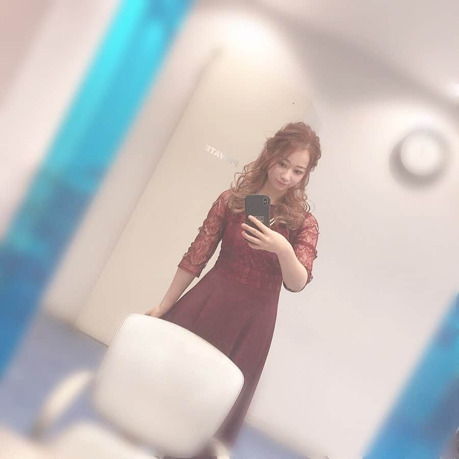 北澤鞠佳さんのインスタグラム写真 - (北澤鞠佳Instagram)「👗❤ ・ 会社のぱーちー🥳👏🎉 髪の毛やってもらいました😚💭 行ってくるんご\( ･ω･ )/ ・ #ぱーてぃーどれす #パーティードレス #Party #オシャレ #お洒落 #シャンパン #sake #alcohol #술 #酒好き #酒好きさんと繋がりたい #酒クズグラマー #酒スタグラム #角ハイボール #ハイボール #酒クズ #ばえすぽっと #撮影 #촬영 #좋아요꾹꾹 #좋아요폭탄 #좋아요늘리기💚」1月14日 11時30分 - mariko_kakaka