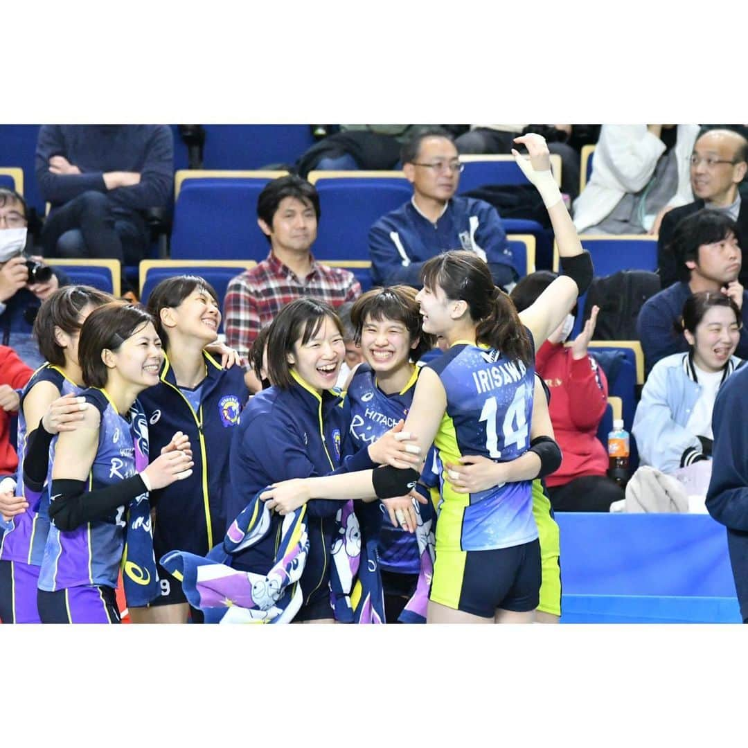 小池杏菜さんのインスタグラム写真 - (小池杏菜Instagram)「2019/20Vリーグ 本当に沢山の応援 ありがとうございました‼️ チャレンジ4で3勝し、 9位という結果で終えました。 決して納得のいく結果ではないですが 最後にリヴァーレらしい バレーができたことは 自信に繋げたいと思います！ 苦しい状況が続いたからこそ 考えることも多く、 得るものも沢山ありました。 この経験を次にいかして もっと上にいくチームになります！  なかなか結果が出せない中でも 温かく支え応援してくださり本当に ありがとうございました！  これからも応援 よろしくお願いします‼️ 写真お借りしました🙇🏻‍♀️」1月14日 12時08分 - ancoromochi1216