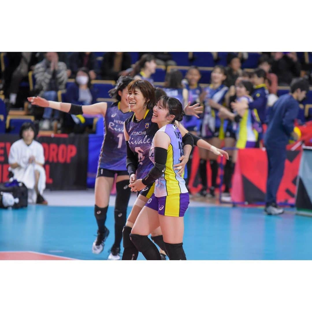 小池杏菜さんのインスタグラム写真 - (小池杏菜Instagram)「2019/20Vリーグ 本当に沢山の応援 ありがとうございました‼️ チャレンジ4で3勝し、 9位という結果で終えました。 決して納得のいく結果ではないですが 最後にリヴァーレらしい バレーができたことは 自信に繋げたいと思います！ 苦しい状況が続いたからこそ 考えることも多く、 得るものも沢山ありました。 この経験を次にいかして もっと上にいくチームになります！  なかなか結果が出せない中でも 温かく支え応援してくださり本当に ありがとうございました！  これからも応援 よろしくお願いします‼️ 写真お借りしました🙇🏻‍♀️」1月14日 12時08分 - ancoromochi1216