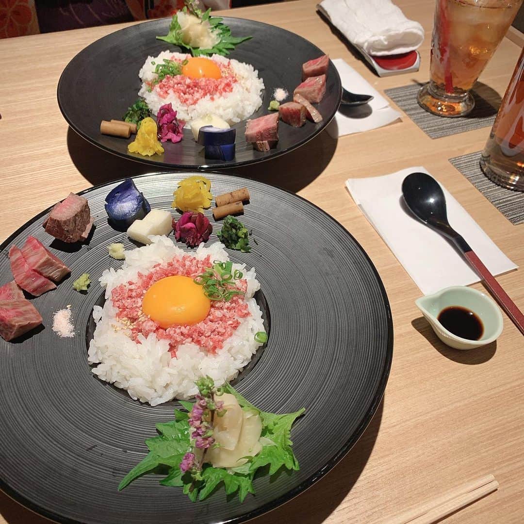 五十嵐茉優さんのインスタグラム写真 - (五十嵐茉優Instagram)「ㅤ すごーく行きたかったお店にも この間いってきました🌸 ㅤ 生肉だいすきなのでたまらんかった♡ 少し高めだけど大満足🤤💭 ㅤ ㅤ #浅草 #浅草グルメ #浅草デート #浅草ランチ #浅草着物レンタル #着物ヘア #着物コーディネート #着物レンタル #おにくのおすし #江戸和装工房雅 #かわ育 #fasmee #petrel_jp #着物デート #着物女子 #浅草観光 #浅草寺 #生肉 #牛鮮丼 #牛とろフレーク」1月14日 12時00分 - mau08us