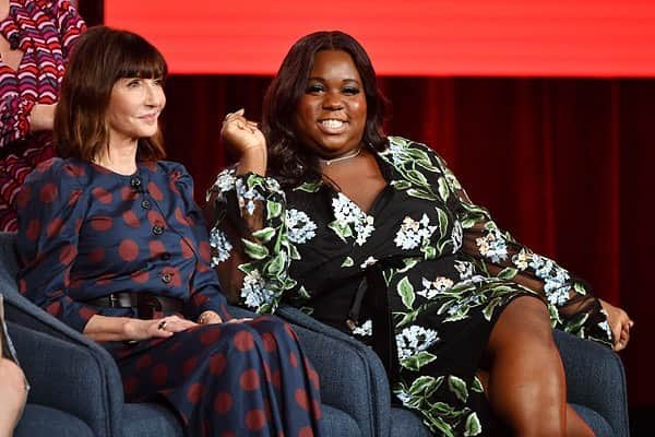 アレックス・ニューウェルのインスタグラム：「Someone come get they Aunti!!! #zoeysplaylist」