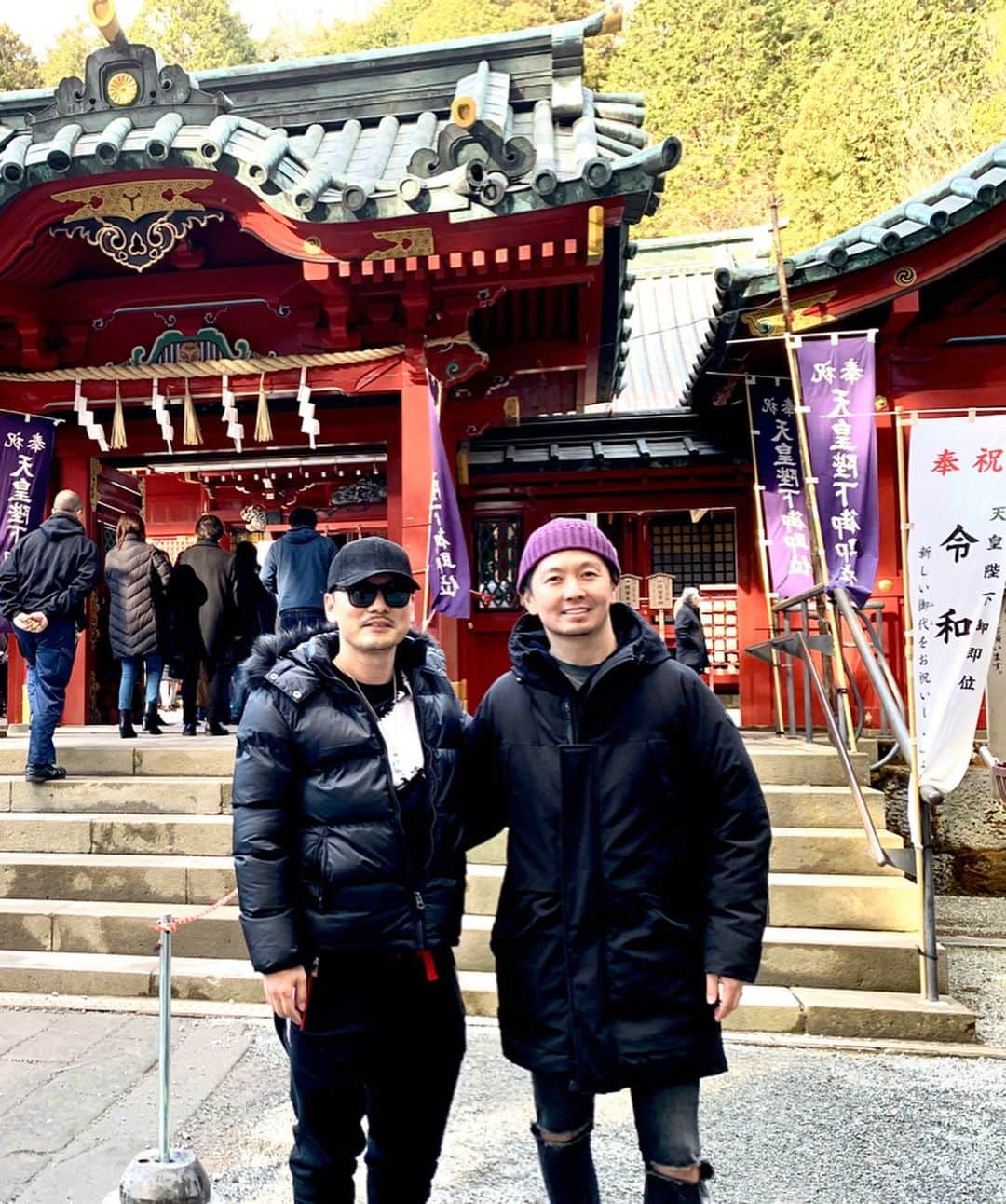 SPICY CHOCOLATEのインスタグラム：「✴︎ なんと❗️ びっくり‼️ 箱根神社に初詣に行ったら 聞き覚えのある声がしたので 振り向くと、 そこに、 SHOCK EYEがいたのだー‼️ . 関東屈指のパワースポットで 歩くパワースポットに遭遇✨ . 偶然が重なり過ぎて必然やな🙏🏻 . 年始早々の引き寄せの御縁、 令和二年なにかが起こりそうな 予感がビンビン来てマス🌟  #箱根神社 #九頭龍神社 #歩くパワースポット #SHOCKEYE #運気アップ #奇蹟　#神社フォトコンわたしと神社  #SPICY_CHOCOLATE」