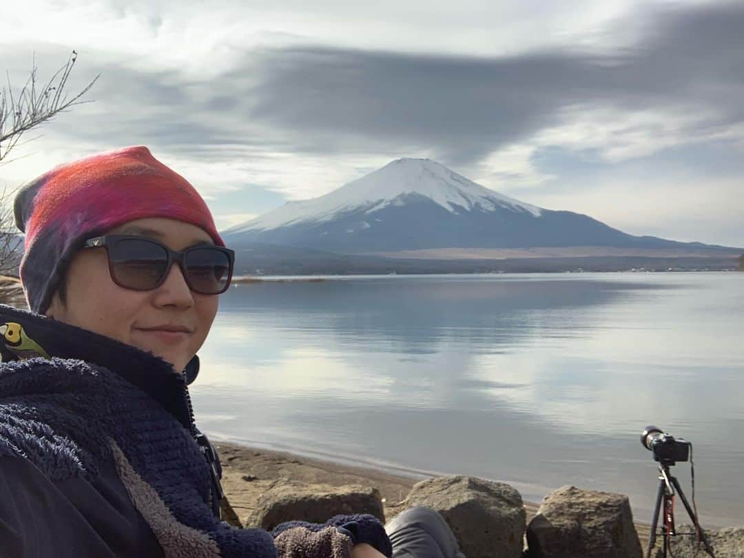 金子貴俊のインスタグラム：「ダイヤモンド富士を撮影しようと富士山にやってきました！！ ちょっと富士山の天辺に雲がかかってるのが気になるが、素敵な写真撮れたらいいな。  #写真#photography#photograph #nature#outdoor #アウトドア#アウトドアライフ#outdoorlife #traveler#旅#富士山#mtfuji #mt」