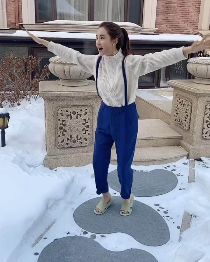 イ・ダヘのインスタグラム：「날 미치게 만든 추위 #하얼빈#영하20도#점점#제정신#아닌#우리들」