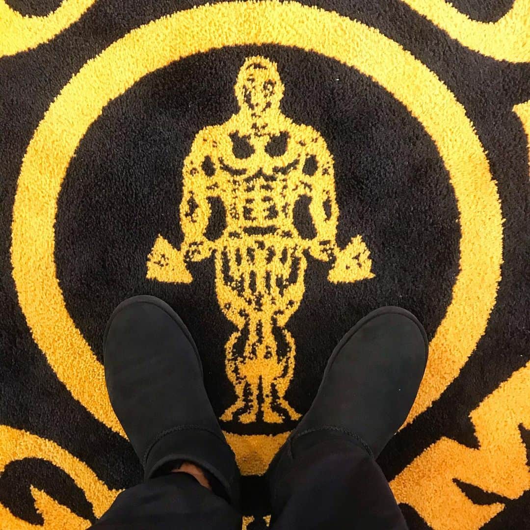 宇野薫のインスタグラム：「UNOTRAINIGからの コテイベーカリー 超ぶどうパン  #unotraining #unokicks #caoluno #ugg #uggjapan  #goldsgym #goldsgymyokohama #ゴールドジム #ゴールドジム横浜馬車道 #コテイベーカリー  #超ぶどうパン」