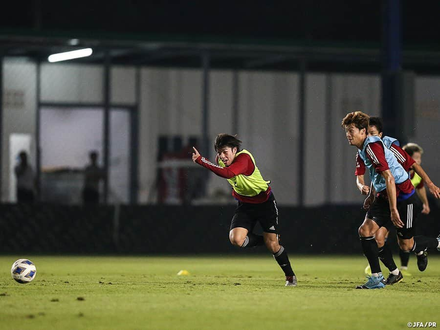 日本サッカー協会さんのインスタグラム写真 - (日本サッカー協会Instagram)「📸#U23日本代表 U-23カタール戦に向けて準備開始 ・ AFC U23選手権タイ2020のグループステージ第2戦・U-23シリア戦から一夜明けた1月13日(月)、U-23日本代表はバンコク市内で夜からトレーニングを行いました。 ・ この日、宿舎では通常のミーティングに加えて選手のみでのミーティングも行われました。今大会で定めた目標に手が届かなかった状況で、U-23日本代表をどう改善していくか、意識のすり合わせを図っていました。 ・ グループステージ最終戦で初勝利を目指す日本は15日(水)、U-23カタール代表と対戦します。試合はRajamangala Stadiumで行われ、20:15（日本時間22:15）よりキックオフ予定です。 ――― 🏆AFC U-23選手権タイ2020（1/8～26） 1/9 1-2 U-23サウジアラビア🇸🇦 1/12 1-2 U-23シリア🇸🇾 1/15 22:15 🆚U-23カタール🇶🇦 📺テレビ朝日系列/NHK BS1 👉大会情報はJFA.jpへ #daihyo #U23日本代表 #AFCU23 ―――」1月14日 13時44分 - japanfootballassociation