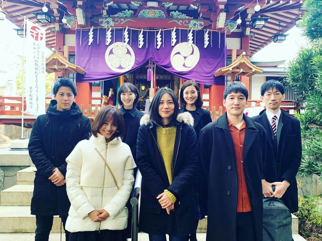 のインスタグラム：「毎年恒例の事務所のご祈祷に行ってきました⛩  所属同士でこんなに集まる機会もなかなかないのでなんだか新鮮で、より一層気が引き締まりました🙇‍♀️ 改めて今年も宜しくお願いします‼️ ”Don't get overconfident  yet“  #祈祷 #ジェイアイプロモーション #松下奈緒 #牧瀬里穂 #陣内梨沙 #後藤亜美 #坂東新悟 #松本慎司 #田野倉雄太」