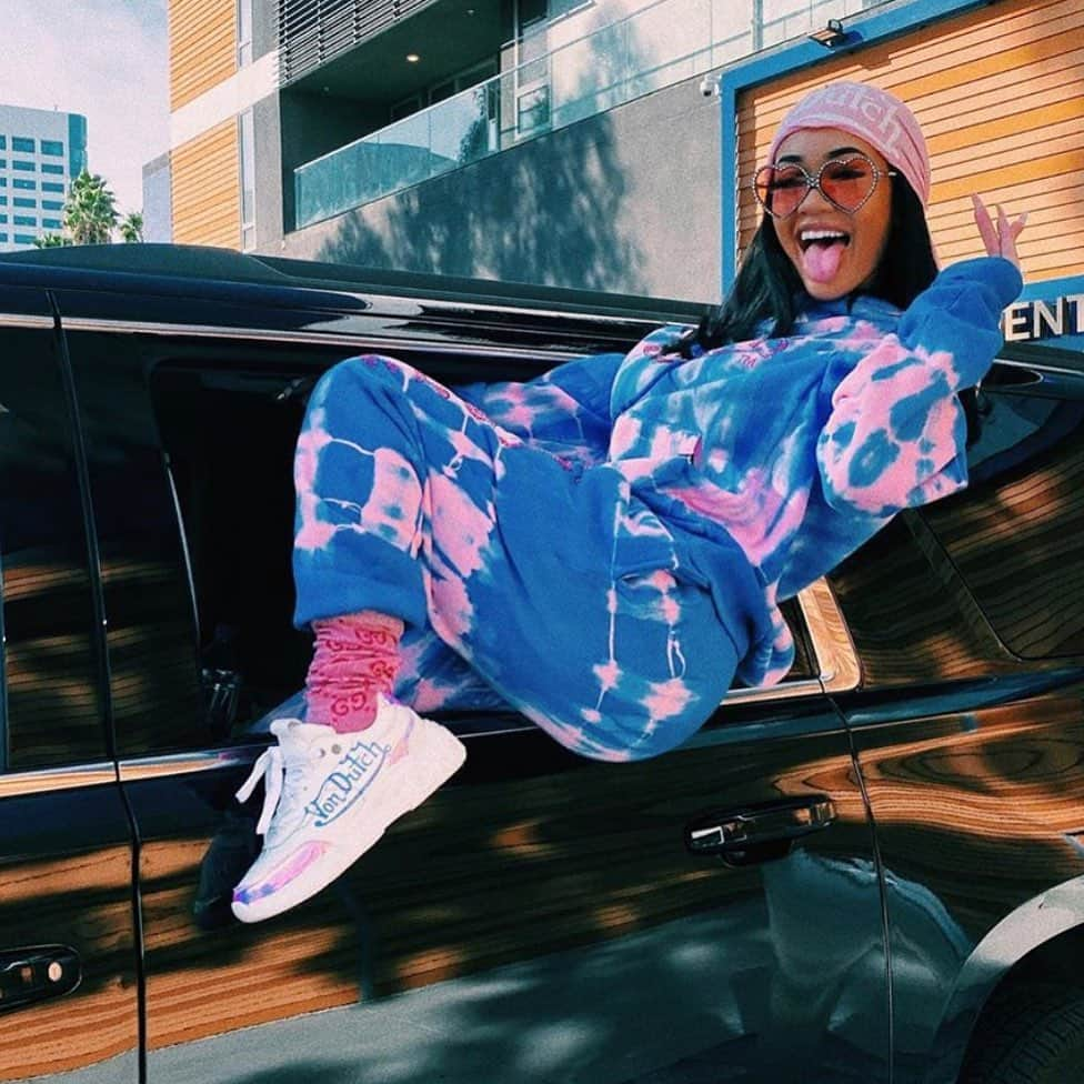 ボンダッチのインスタグラム：「Just add pinstriping, love ya @saweetie」