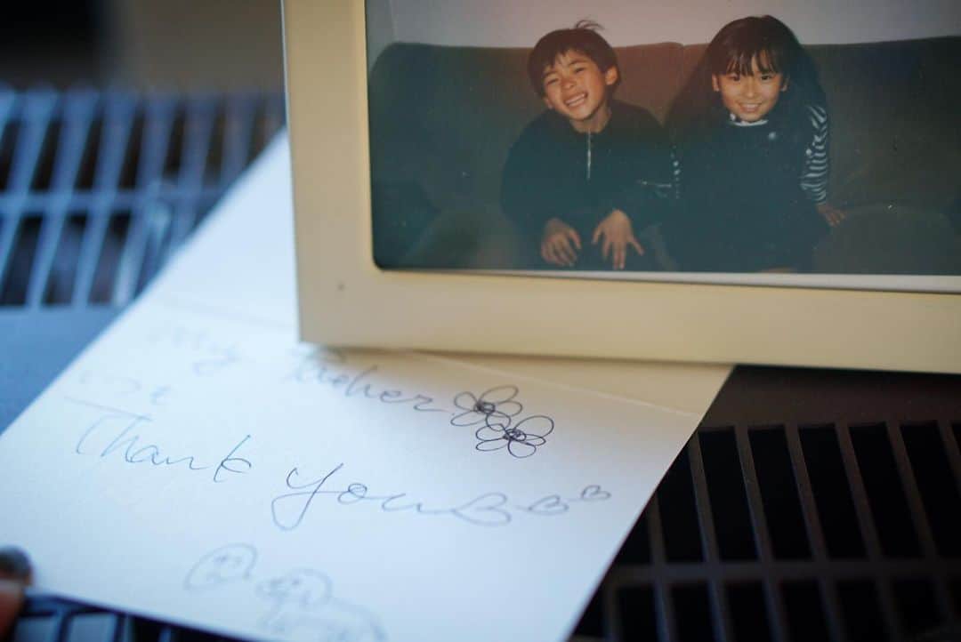 高井直子さんのインスタグラム写真 - (高井直子Instagram)「手紙と一緒にずーっと飾ってくれてる 弟とあたし🌈」1月14日 19時26分 - naokotakai