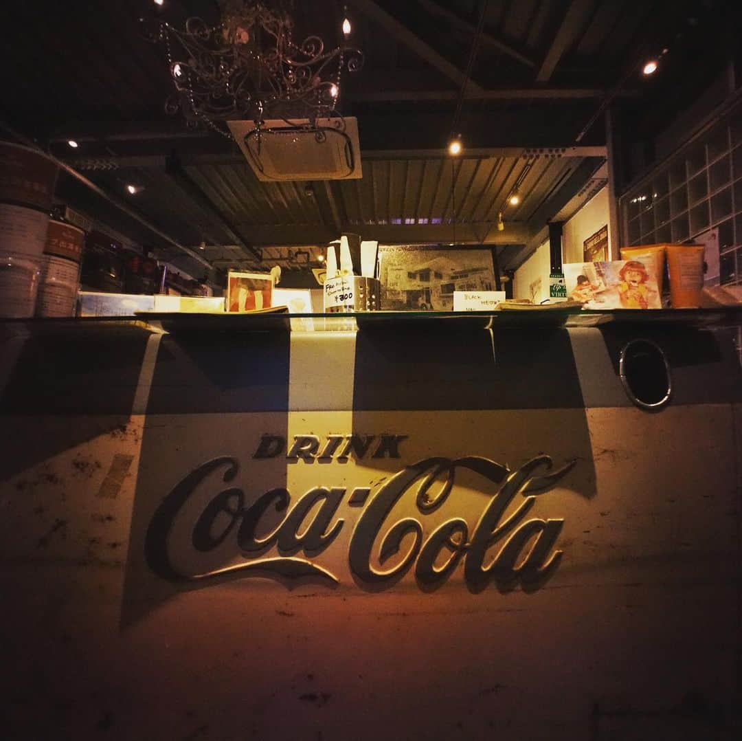 稲垣雅彦のインスタグラム：「CocaCola . #cocacola #instagood #instalike #インテリア雑貨 #アメリカン雑貨」