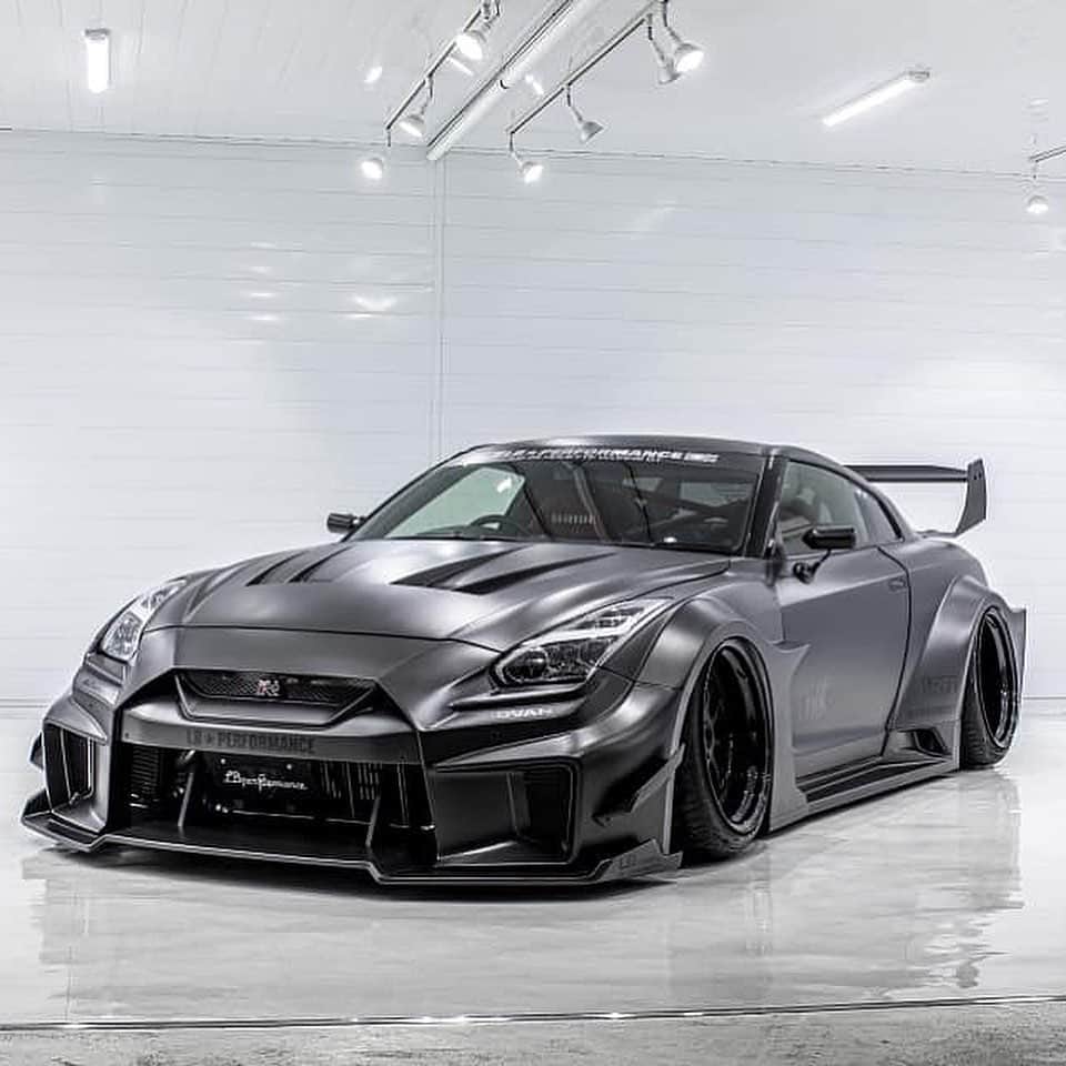 CARLiFESTYLEさんのインスタグラム写真 - (CARLiFESTYLEInstagram)「Thoughts on the new Liberty Walk GTR? by @libertywalkkato #carlifestyle #GTR #lbworks」1月14日 14時04分 - carlifestyle