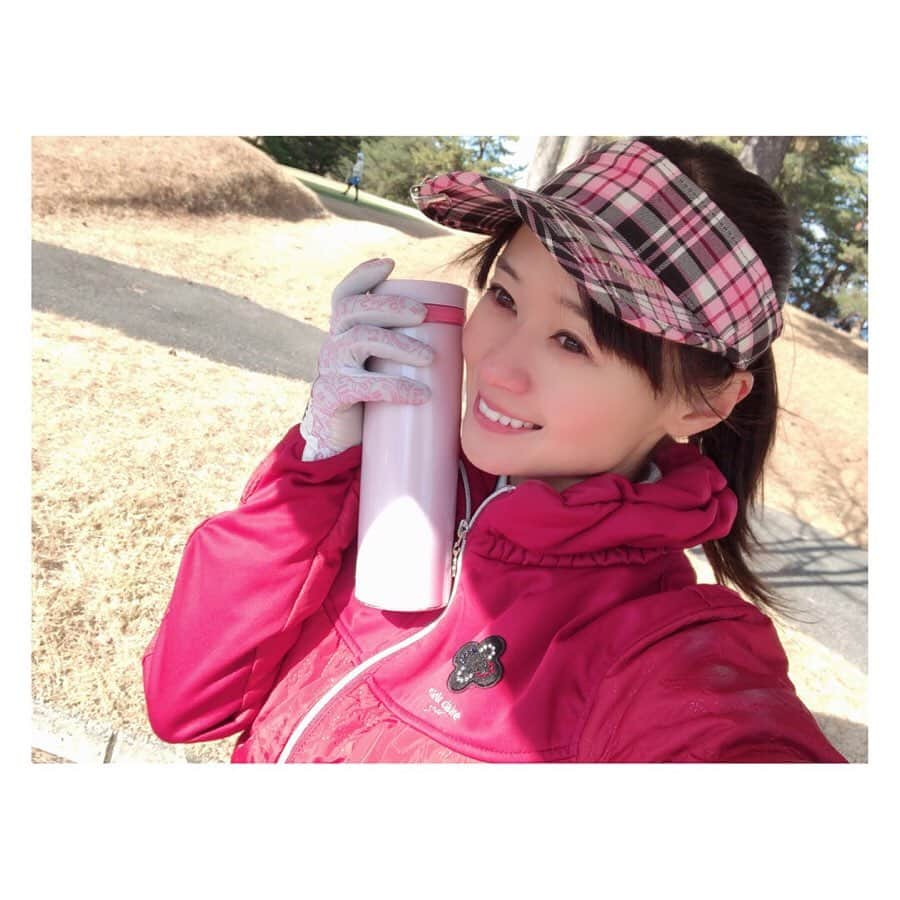 柳野玲子さんのインスタグラム写真 - (柳野玲子Instagram)「先日の初打ち🏌️‍♀️✨ パターがイマイチだったこととバンカーから抜け出せなかったこと以外、アタリ具合は割と良く105でおさまりました💞 今年はベスト98を切るぞ⛳️ #ゴルフ #ゴルフ女子 #初打ち #golf #ベスト更新したい #目標」1月14日 14時05分 - yanaginoreiko