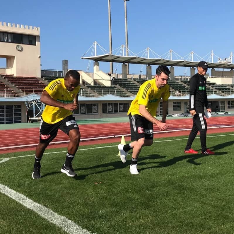 イサーク・クエンカのインスタグラム：「Getting ready 🔥⚽️ #preseason」