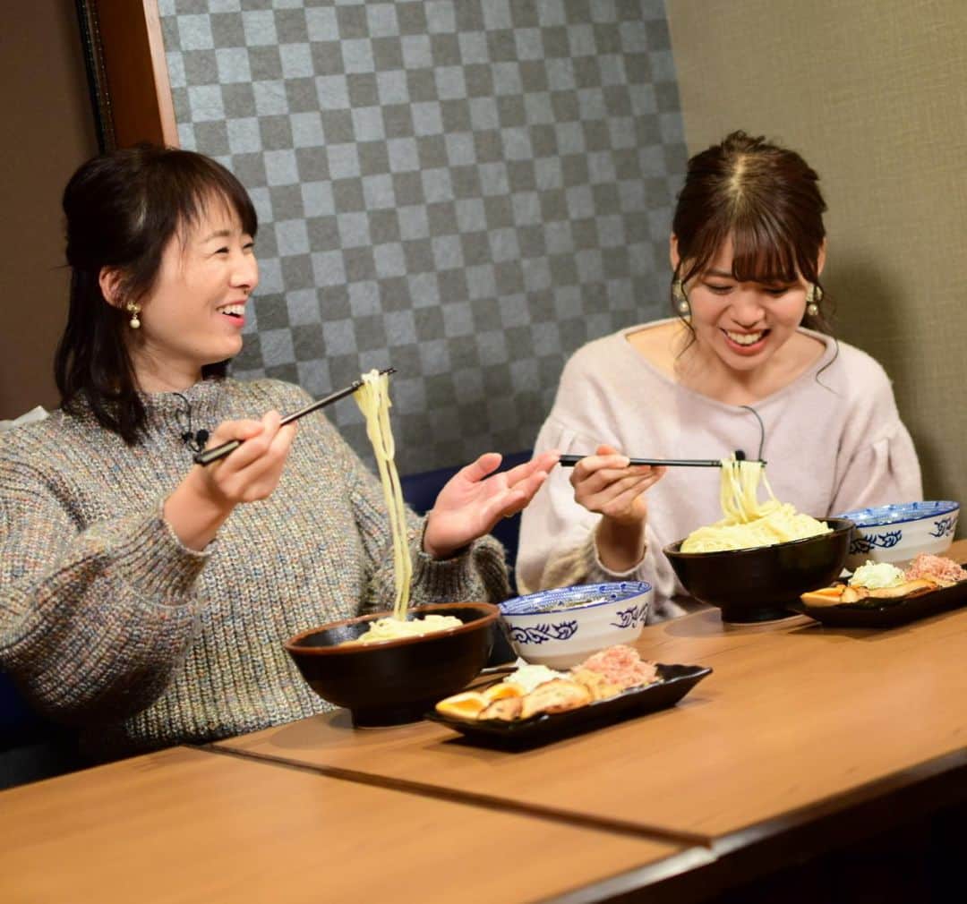 のインスタグラム：「あっという間にOA日です。﻿ 今夜はいつもより15分遅い24:11からの放送です。﻿ 大反響だった「ラー女子」回の2週目🍜。﻿ ﻿ 長岡市の人気店﻿ 「麺香房　ぶしや」さんから﻿ 看板メニューの特製つけ麺を﻿ いただきながらお送りします。﻿ ﻿ 先週に引き続き﻿ 豪華プレゼントもありますので﻿ ご期待ください❗️﻿ ﻿ 特製つけ麺﻿ ボリュームすごすぎ説。﻿ ﻿ ﻿ ﻿ ﻿ そして業務連絡。﻿ ﻿ 先週のOAでもお知らせしましたが﻿ ジョシ部の見逃し配信がスタートしました‼️﻿ 是非是非ダウンロードして好きな時間、好きな場所でお楽しみください🙇﻿ ﻿ #ジョシ部　#BSN　#新潟ジョシ部　#今井美穂　#林莉世　#ラーメン　#行列のできる店　#視聴者プレゼント　#つけ麺　﻿#PR #プロモーション ﻿」
