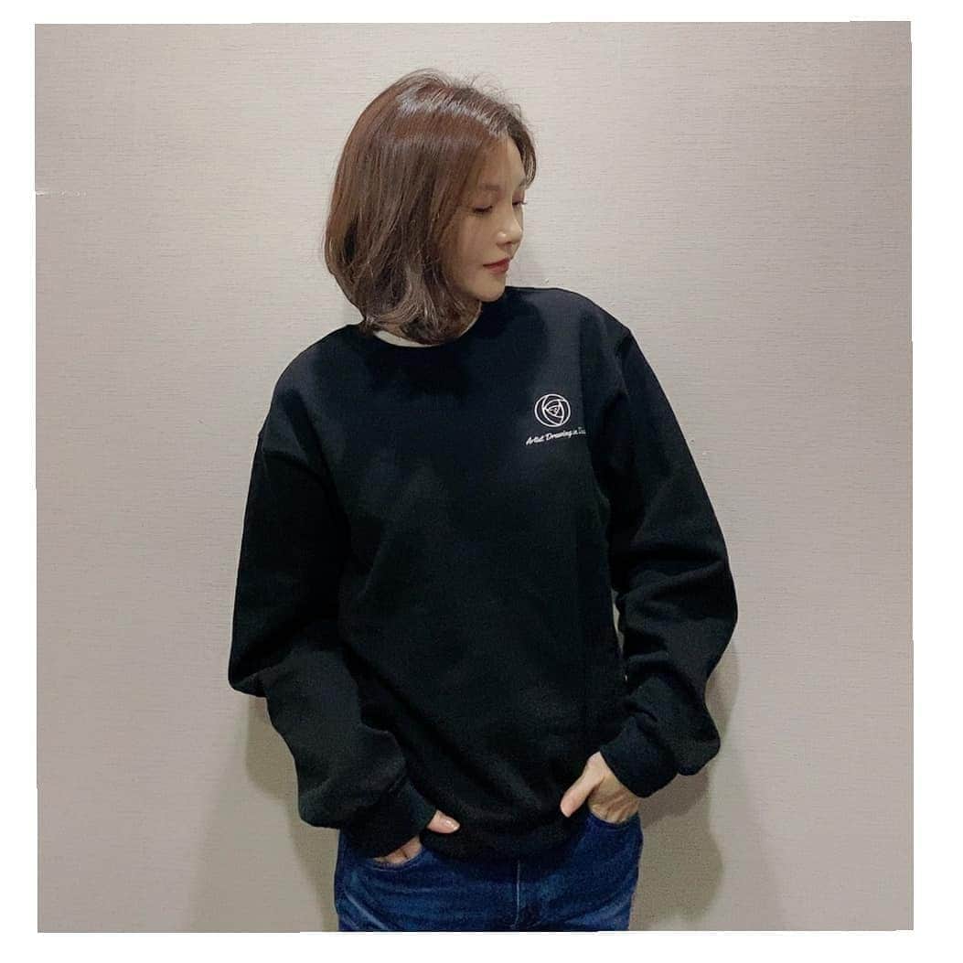 チャ・イェリョンさんのインスタグラム写真 - (チャ・イェリョンInstagram)「제가 입은 이 맨투맨은 요💓 . 시각장애인 예술가들의 꿈을  담은 옷이라고 합니다.💕 너무 예쁜 로고 보이시죠? 시각장애인 예술가 작가님의 작품을 담아 ‘당신은 꽃’🌷이라는 뜻이라고 해요! 옷도 의미도 정말 예쁘죠?! ❤ . 많은 분들이 함께 입고 동참해주시면,너무 의미 있을것  같아요~ . 자세한 이야기는 @add_enactus ❤❤❤ . .」1月14日 14時31分 - chayeryun