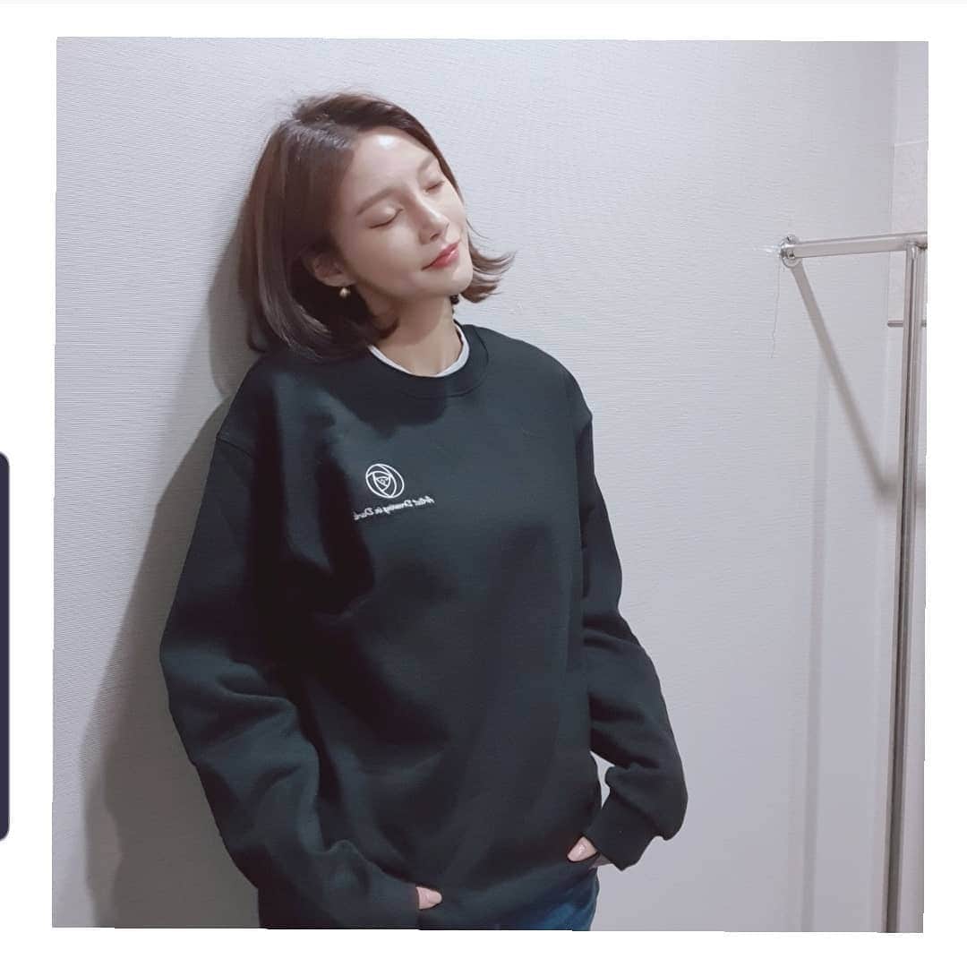 チャ・イェリョンさんのインスタグラム写真 - (チャ・イェリョンInstagram)「제가 입은 이 맨투맨은 요💓 . 시각장애인 예술가들의 꿈을  담은 옷이라고 합니다.💕 너무 예쁜 로고 보이시죠? 시각장애인 예술가 작가님의 작품을 담아 ‘당신은 꽃’🌷이라는 뜻이라고 해요! 옷도 의미도 정말 예쁘죠?! ❤ . 많은 분들이 함께 입고 동참해주시면,너무 의미 있을것  같아요~ . 자세한 이야기는 @add_enactus ❤❤❤ . .」1月14日 14時31分 - chayeryun