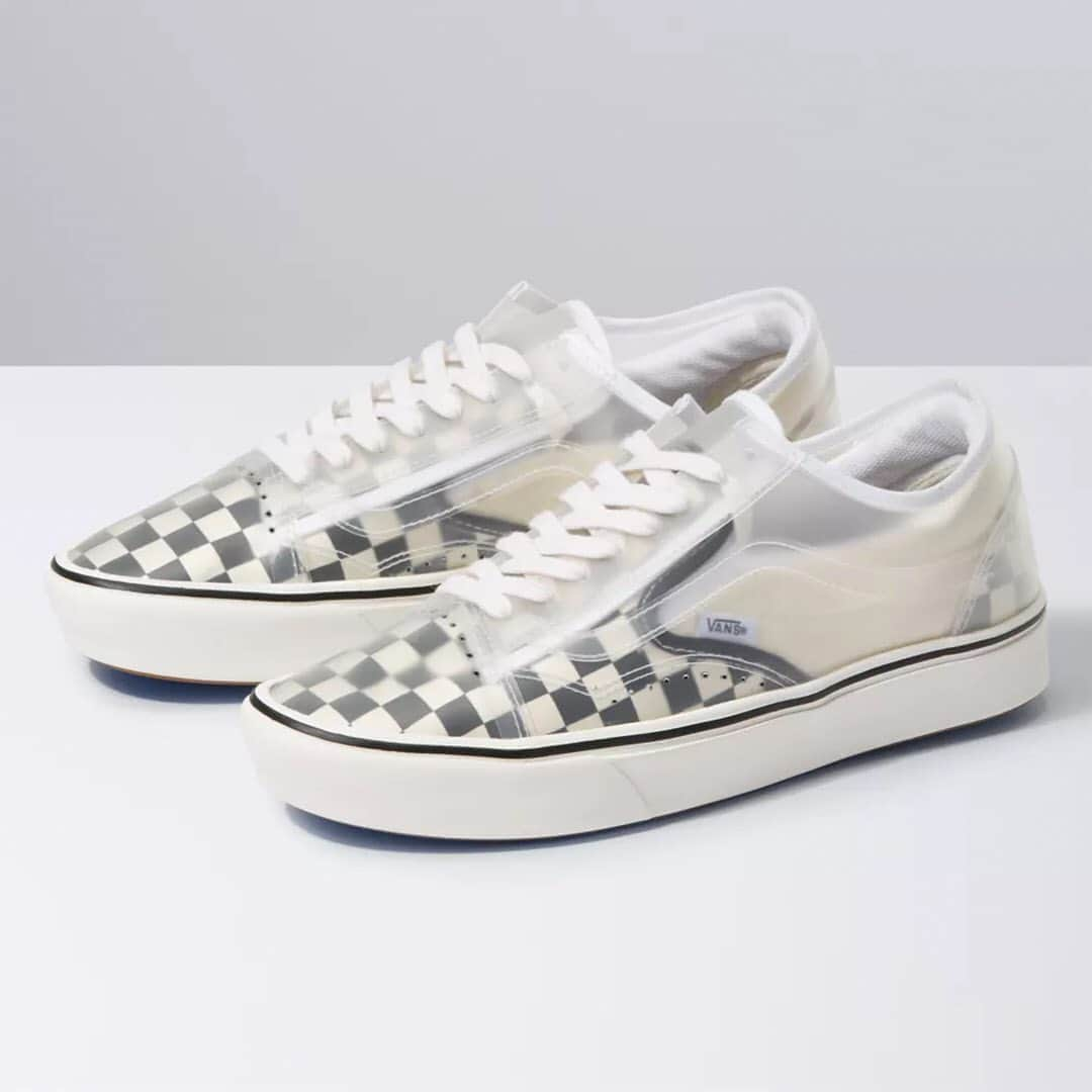 HYPEBEASTさんのインスタグラム写真 - (HYPEBEASTInstagram)「@hypebeastkicks: @vans has unveiled a new hybrid Slip-Skool sneaker that combines the Slip-On silhouette with the body of an Old Skool in a transparent case. It’s available now in a “Checkerboard” print and a canvas “True Navy/Red” colorway at Vans stores and online for $75 USD each. ⁠⠀ Photo: Vans」1月14日 15時02分 - hypebeast