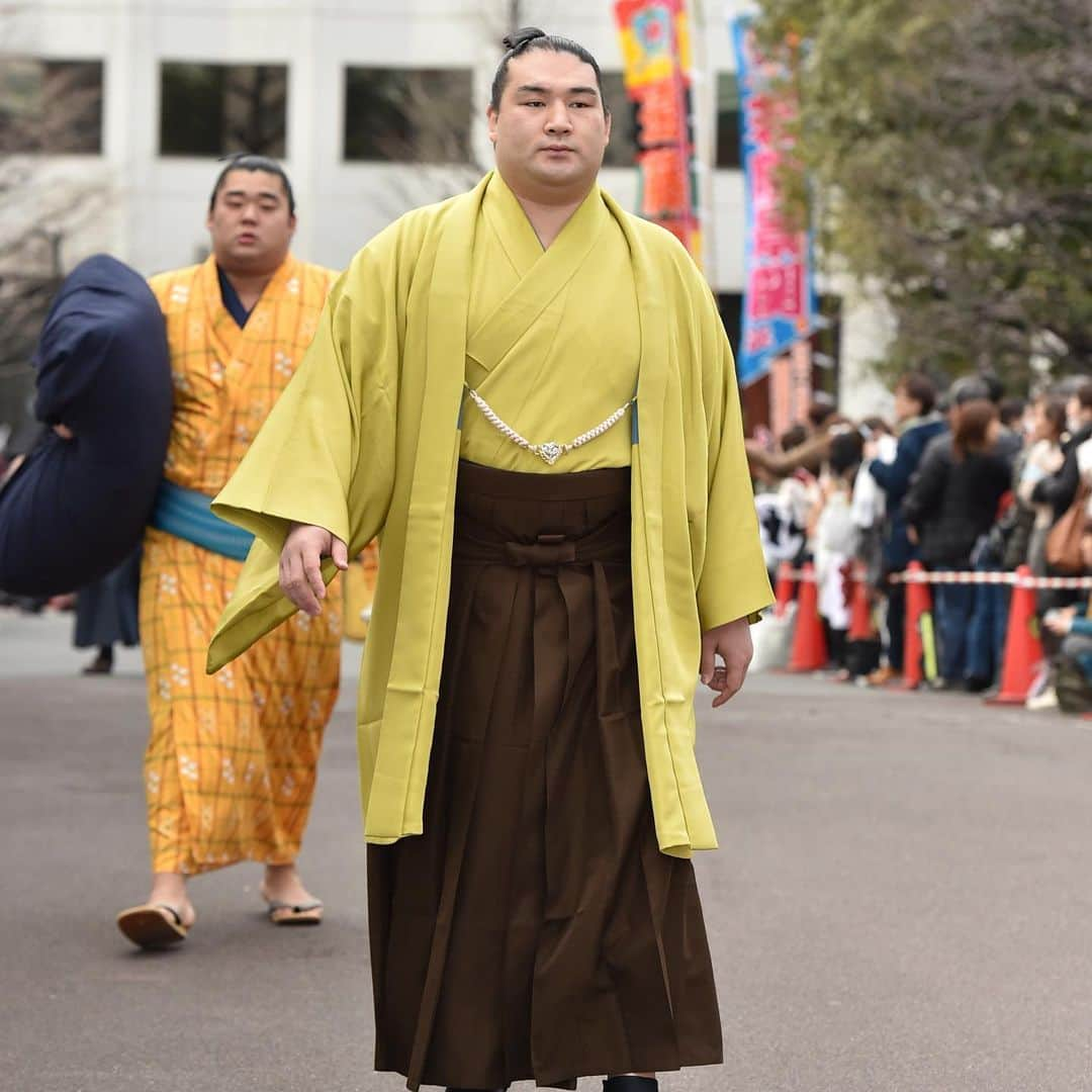 日本相撲協会さんのインスタグラム写真 - (日本相撲協会Instagram)「場所入り  御嶽海 松鳳山 竜電  @sumokyokai﻿ #大相撲﻿ #sumo﻿ #相撲 ﻿ #力士﻿ #お相撲さん﻿ #japanphoto﻿ #sumowrestlers﻿ #japanculture #一月場所　#初場所　#2020年 #着物　#御嶽海　#松鳳山　#竜電」1月14日 15時12分 - sumokyokai