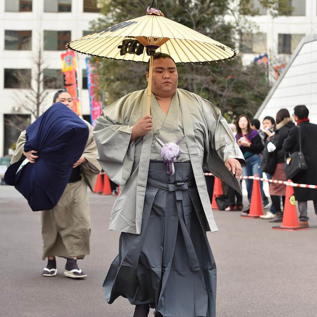 日本相撲協会さんのインスタグラム写真 - (日本相撲協会Instagram)「場所入り  御嶽海 松鳳山 竜電  @sumokyokai﻿ #大相撲﻿ #sumo﻿ #相撲 ﻿ #力士﻿ #お相撲さん﻿ #japanphoto﻿ #sumowrestlers﻿ #japanculture #一月場所　#初場所　#2020年 #着物　#御嶽海　#松鳳山　#竜電」1月14日 15時12分 - sumokyokai