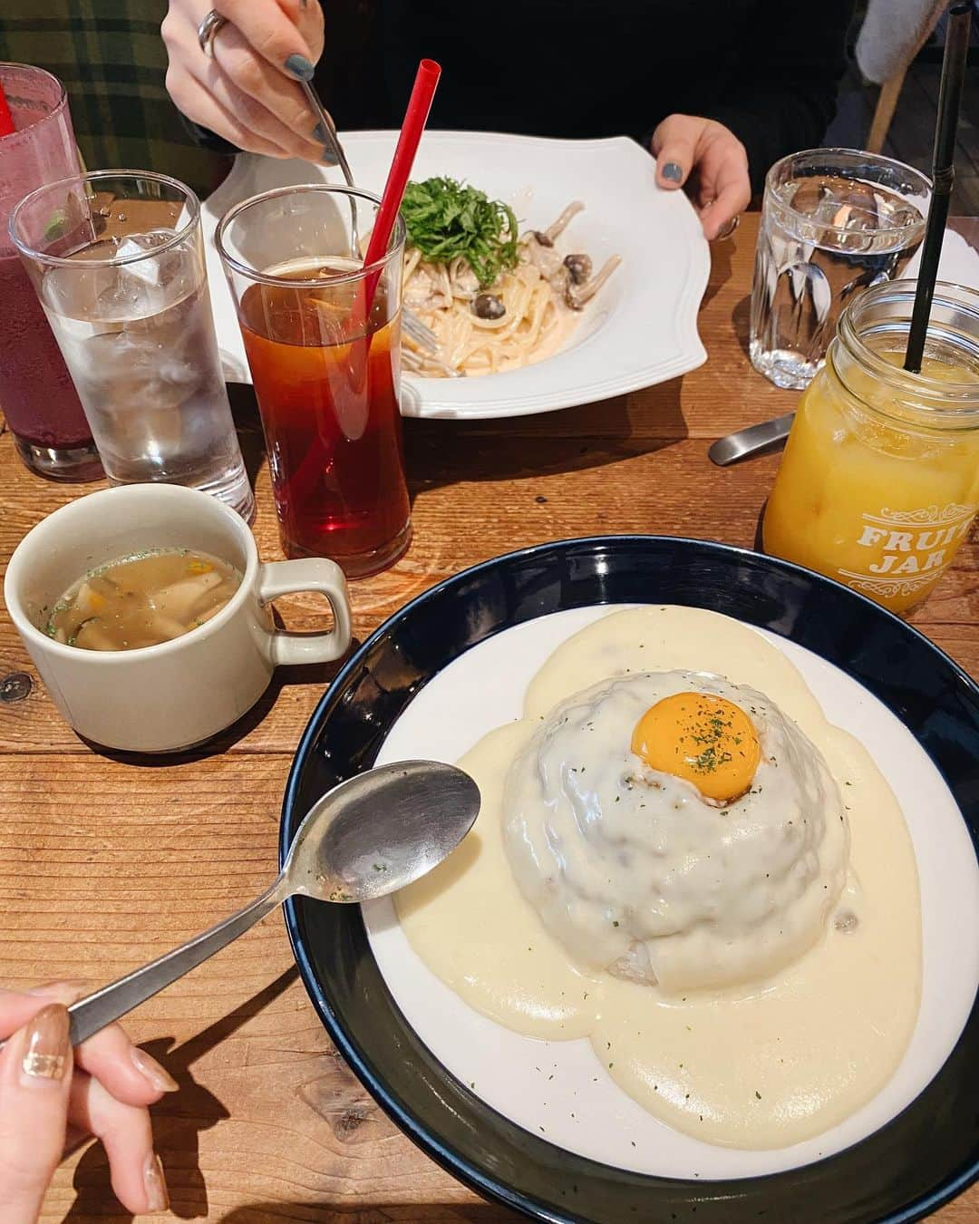 徳永 美乃里さんのインスタグラム写真 - (徳永 美乃里Instagram)「. 大阪で行ったランチ❤️🍽 どこですかー？ってコメント沢山 来てたんだけど、場所は 南堀江のグッドスプーンだよ❤️ バースデーのプレートもめっちゃ 可愛くておいしかったし、 お昼からゆっくりランチして お祝いとかしたい方にはおすすめーっ❤️ . . . この日は何年ぶり？くらいに 結んでみた💇🏻‍♀️」1月14日 15時13分 - tokunaga_minori