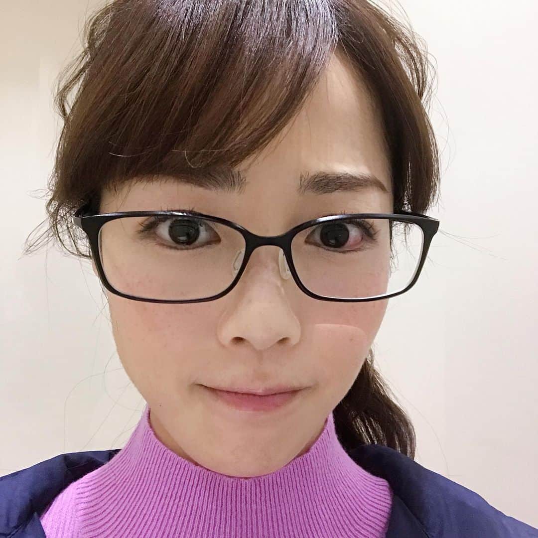 高橋春花のインスタグラム：「目が痛い！！！ 今日のイチオシ‼︎はメガネです。 最近災難続きです。。 #目痛#メガネ #気分転換にはなる #イチオシ‼︎ #高橋春花#HTB」