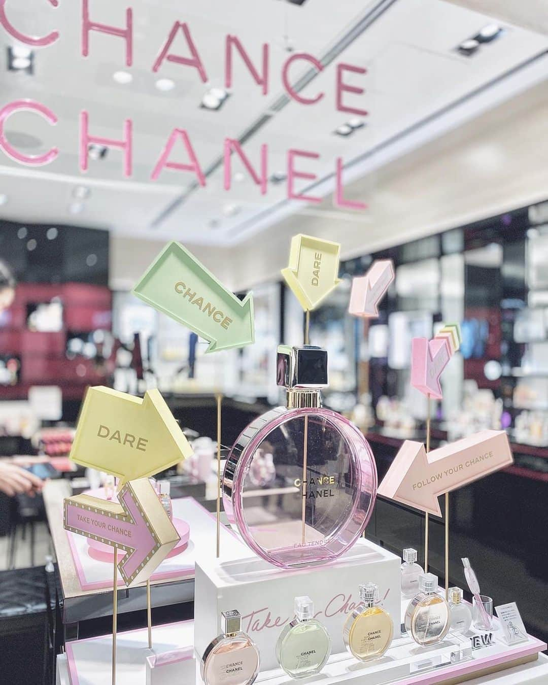 布川桃花さんのインスタグラム写真 - (布川桃花Instagram)「CHANEL “チャンス オータンドゥル”シリーズの 新商品発売を記念した特別イベントへ💐 (たくさん写真撮ってもらったから全部載せちゃう🤣) . 小さめサイズのチャンス オー タンドゥル オードゥ パルファムや数量限定のヘアオイル、 会場限定のペンシル型フレグランスなど 注目の新作商品がたくさん🧐✨ . 大きなチャンスルーレットが可愛かったよ〜💕 全国で開催されるのでお近くのお店の日程をチェックして ぜひ遊びに行ってね❤︎ . ✔︎CHANEL チャンス オー タンドゥル 2020イベント 伊勢丹新宿店:1/15-1/21 阪急うめだ本店:1/15-1/21 西武池袋本店:2/5-2/11 大丸心斎橋店:2/19-2/25 博多阪急:2/26-3/3 ジェイアール京都伊勢丹:3/11～3/17 銀座三越:3/18-3/24 名古屋JRゲートタワー:3/19-3/22 大丸東京店:3/25-3/31 大丸札幌店:3/25-3/31 GINZA SIX:3/18-3/31 NEWoMan新宿店:3/18-3/31 ルミネ有楽町店:3/18-3/31 ルミネ横浜店:3/18-3/31 . #CHANEL #takeyourchance #チャンスオータンドゥル #PR」1月14日 15時25分 - momoka_fukawa