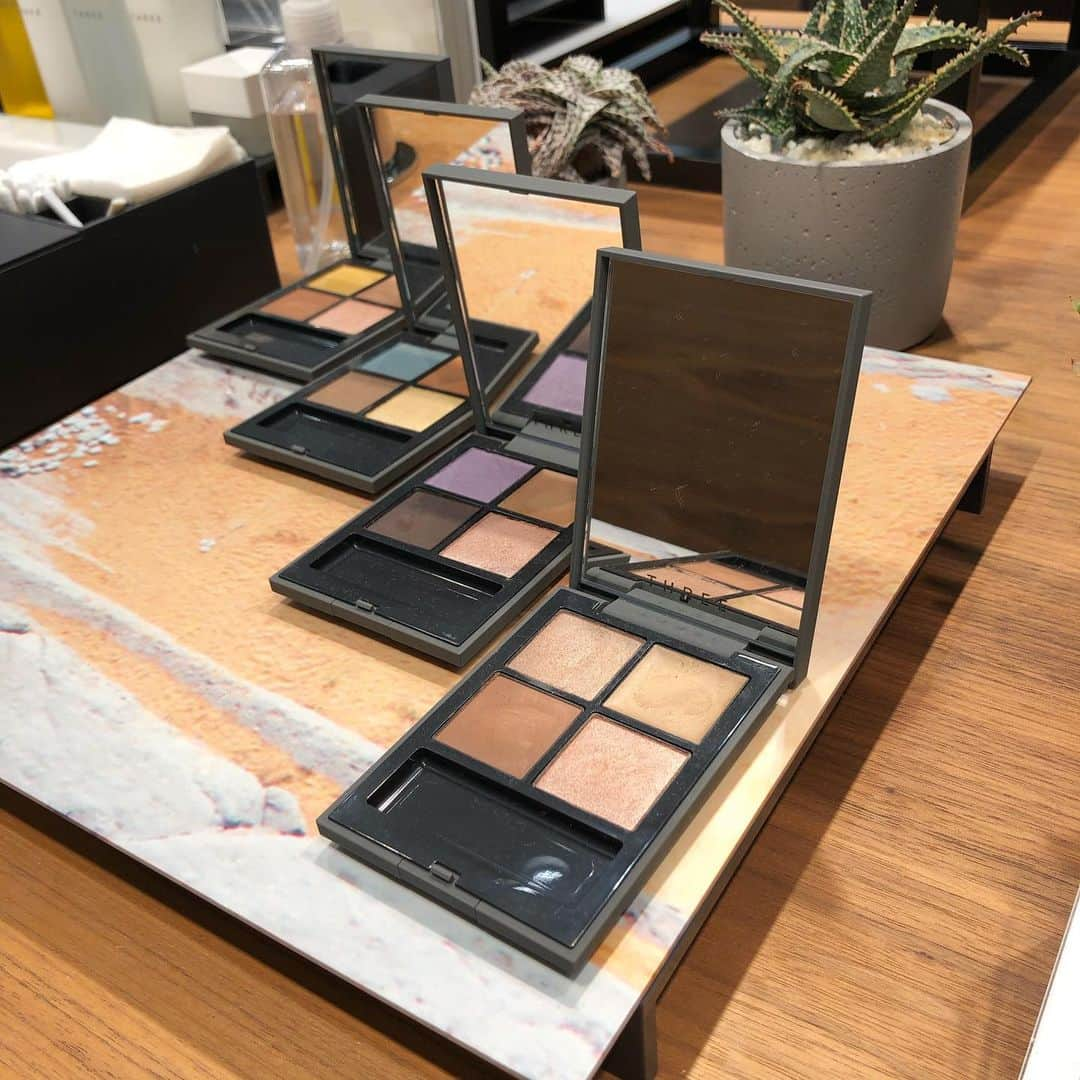 名古屋パルコさんのインスタグラム写真 - (名古屋パルコInstagram)「【西館1F スリー】THREE 2020 SPRING MAKEUP COLLECTION “EMOTIONAL LANDSCAPES”﻿ 1月に発売されたばかりのコレクションです💗﻿ ﻿ ▫️塗り方や組み合わせによって手元の印象や表情が変わる新色7種が加わったネイルポリッシュ﻿ ﻿ ▫️4つの色・質感・輝きとそれぞれ違ったテクスチャーが楽しめるディメンショナルビジョンアイパレット﻿ ﻿ ▫️唇にクリアな発色とつややかな質感を宿らせる繰り出しタイプのリップクレヨン仕様のマジックタッチリップライナー﻿ ﻿ ▫️簡単にきれいにひくことができるフェルトタイプの先端部が特徴のインディストラクティブルアイライナー ﻿ ﻿ ﻿ 冬のアイスランドの景色にインスパイアされて生まれたコレクションです。﻿ ﻿ ぜひ店頭にてお試しください💋﻿ ﻿ ﻿ ﻿ #threecosmetics #2020Spring #コスメ #新作コスメ #アイライナー #アイシャドウ #リップクレヨン #ネイルポリッシュ #リキッドアイライナー #アイパレット #アイカラー #アイメイク #リップ #口紅 #リップメイク #リップカラー #ネイル #ネイルカラー #限定 #limited #スリー #THREE #名古屋パルコ #栄 #矢場町」1月14日 15時31分 - parco_nagoya_official