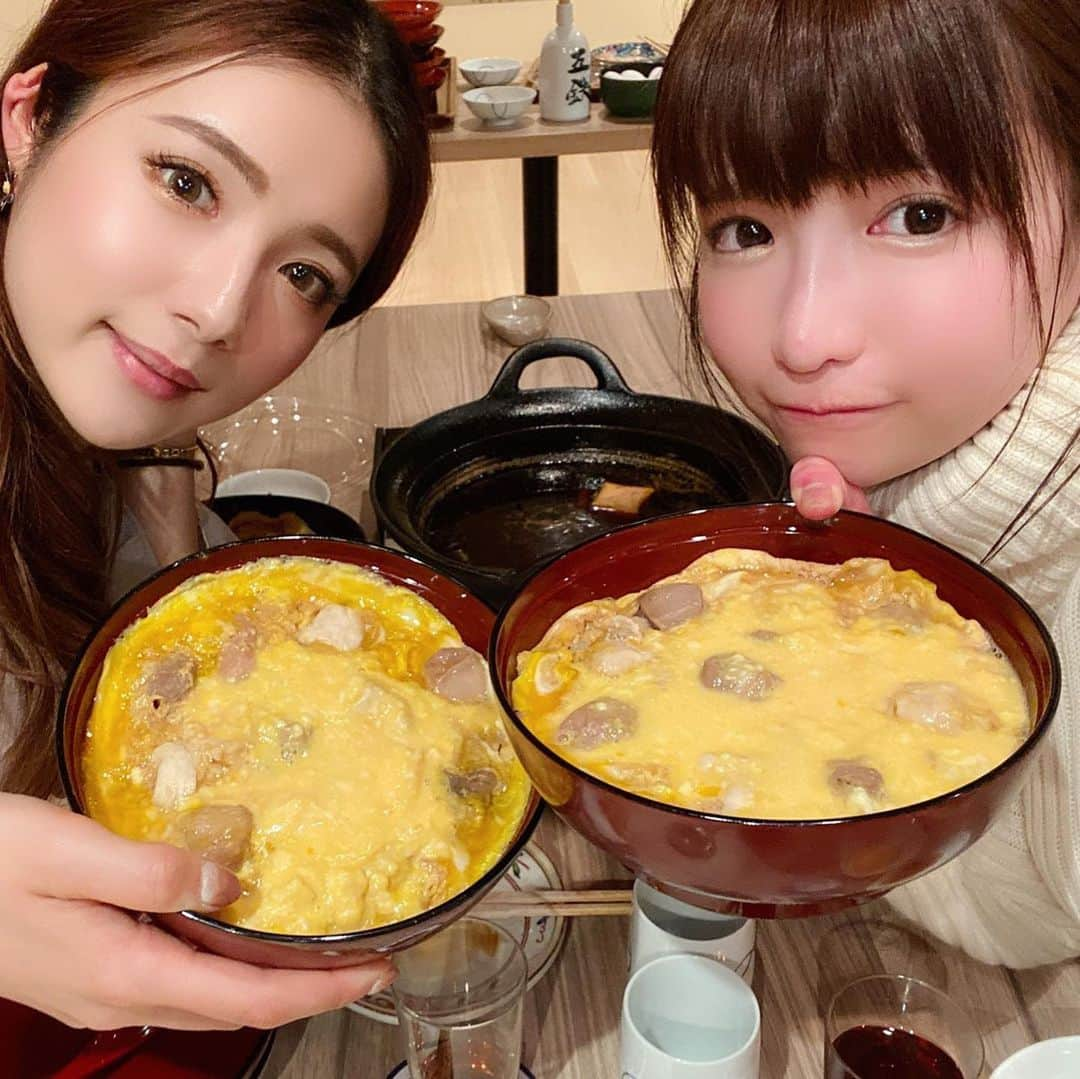 ますぶちさちよさんのインスタグラム写真 - (ますぶちさちよInstagram)「もえあずと一緒に行った「たまひで」さんの親子丼🤤世界一好きな親子丼🤤🤤🤤💕お持ち帰りできるやつをその場で食べるっていう食いしん坊しちゃったんだけどたまひでの親子丼お持ち帰りできるって最高すぎ‼️‼️ 鳥すきも好きすぎて飲み干した・・・いつもありがとうございます😌✨ またすぐに食べたい・・・ #たまひで　#親子丼　#鳥すき　#もえあず　#大食い女子」1月14日 15時46分 - sachiyomasubuchi___