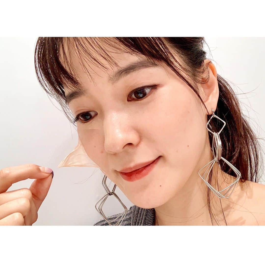 奈津子さんのインスタグラム写真 - (奈津子Instagram)「パナソニックの「メイクイアップシート」を取材をさせてもらいました。詳しい内容は動画連載でお伝えしますが、技術の高さとその手軽さが凄まじかったです…そう遠くない未来に、メイクは塗るから「貼る」という概念に変わるかもしれませんね😳 ・ 今夜は18：10過ぎから東京FM #スカロケ 21時からは　#なんでも鑑定団　で大阪へ出張鑑定してるのでぜひご覧くださいね📺💕 ・ #家電 #家電好き #家電女優 #奈津子　#スキンケア　 #美容　#時短　#メイクイアップシート　#パナソニック」1月14日 15時53分 - natsuko_kaden