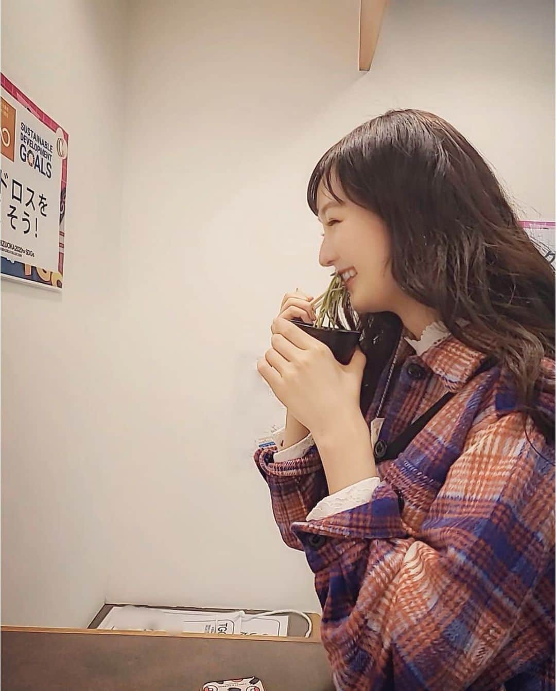 道江幸子さんのインスタグラム写真 - (道江幸子Instagram)「#静岡抹茶蕎麦 ﻿ 美味しいよ〜〜お蕎麦落ち着く✨✨﻿ ﻿ ﻿ ﻿ ﻿ ﻿ ﻿ #TGCしずおか #tgcしずおか2020 #tgc #tgc2020 #静岡県 #静岡市 #ご当地グルメ #ケータリング #tokyogirlscollection #東京ガールズコレクション #横顔 #instafood #笑顔 #巻き髪」1月14日 16時01分 - sachiko_michie