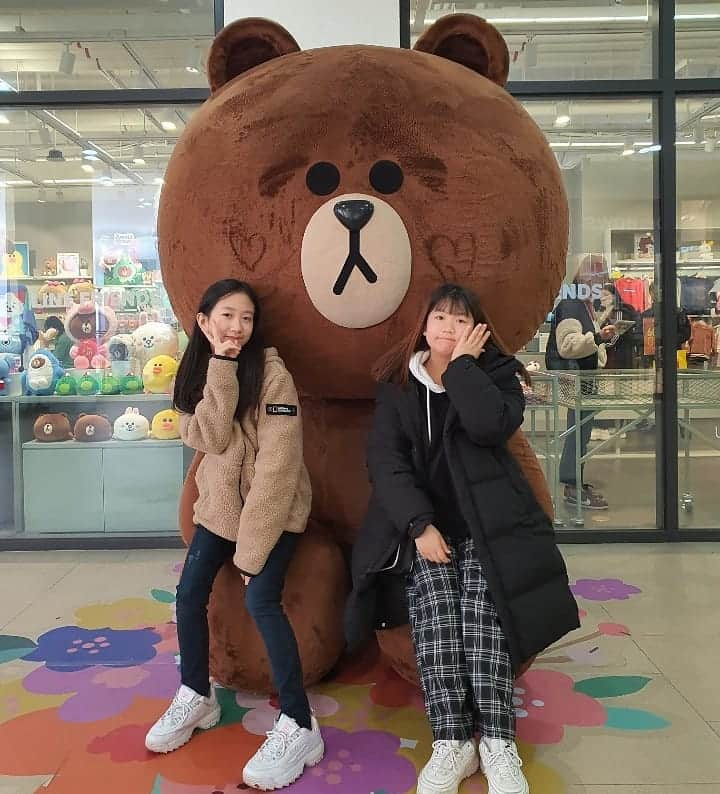 イ・チェミさんのインスタグラム写真 - (イ・チェミInstagram)「#곰세마리 🐻 #채소자매 👭  #귀여운애옆에귀여운애 😊😉 #라인프렌즈스토어」1月14日 16時05分 - chaemi_lee