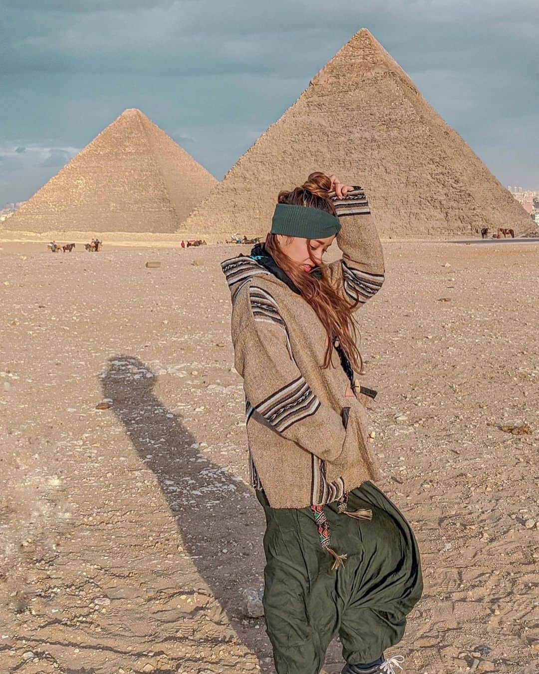 羽石杏奈さんのインスタグラム写真 - (羽石杏奈Instagram)「This trip was much more than I expected. Had amazing 2weeks in Egypt🇪🇬✴︎ Cairo→Dahab→Luxor→Aswan→Faiyum→Cairo . ２週間のエジプト旅から帰国しました♡ いればいるほど、時間が足らない！って毎日思ってた。それくらい刺激と魅力が詰まった国だったな〜 いろんな人に出会って、いろんな経験して、いろんな景色見て、最高の2020年のスタート💫 . photo in #egypt #egypt🇪🇬 #cairo #cairoegypt #pyramids #pyramidsofgiza #solotraveler #travelgirl #ethnic #ethnicfashion #ootd #エジプト #ピラミッド」1月14日 16時13分 - hawaiianna913